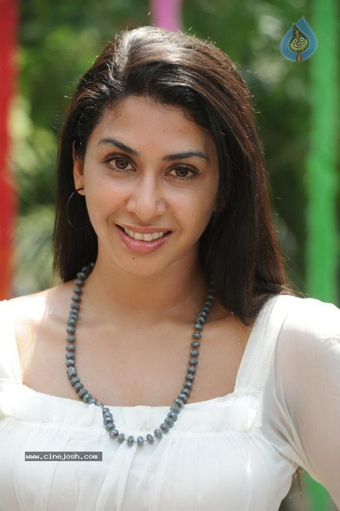 Gayatri Iyer New Stills - 22 / 66 photos