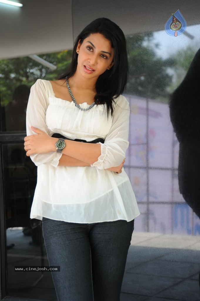 Gayatri Iyer New Stills - 28 / 66 photos
