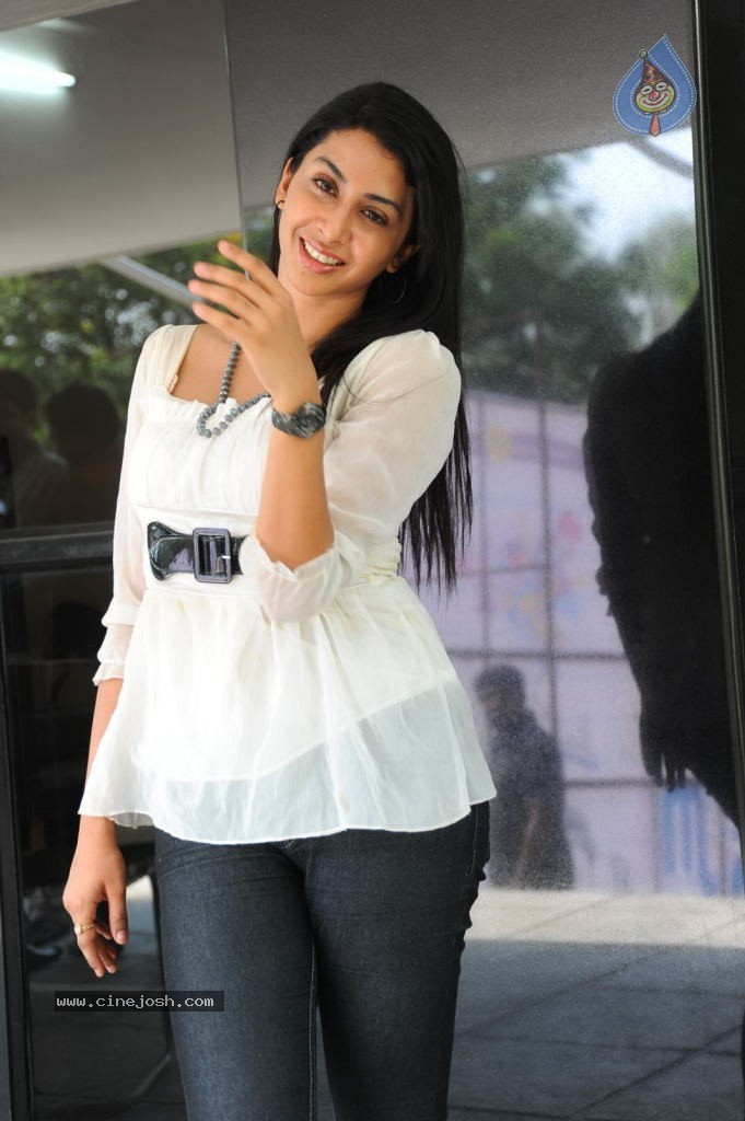 Gayatri Iyer New Stills - 38 / 66 photos