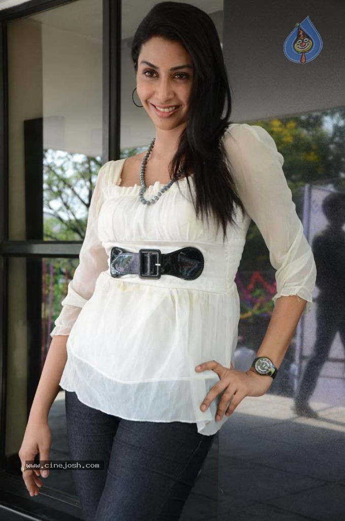 Gayatri Iyer New Stills - 41 / 66 photos