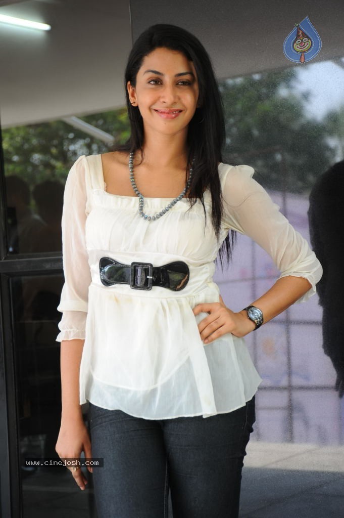 Gayatri Iyer New Stills - 54 / 66 photos