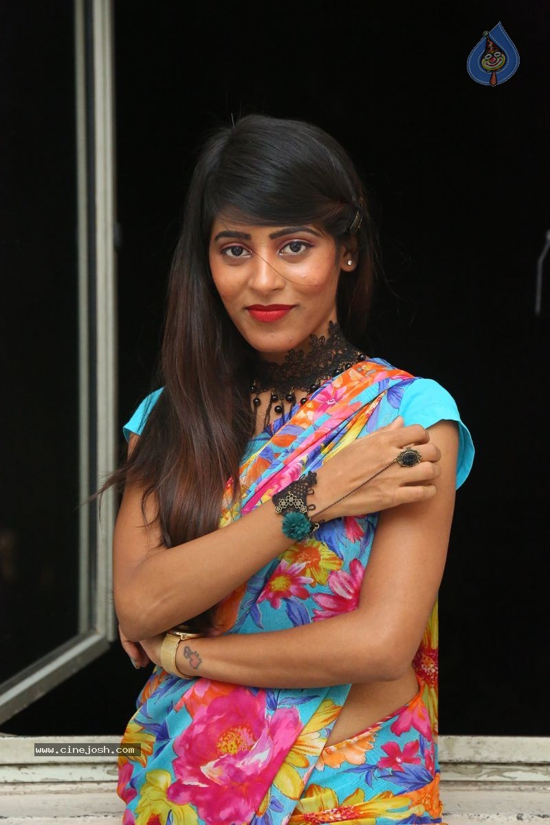 Gayatri Photos - 10 / 34 photos