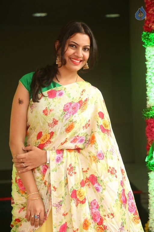 Geetha Madhuri Pics - 18 / 21 photos