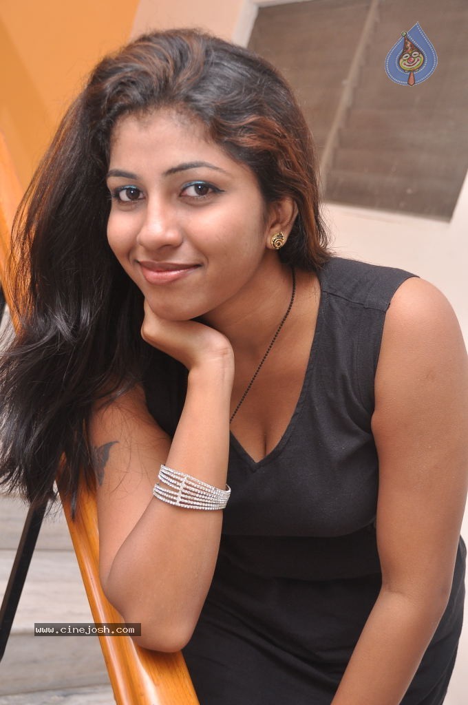 Geethanjali Hot Stills - 3 / 100 photos