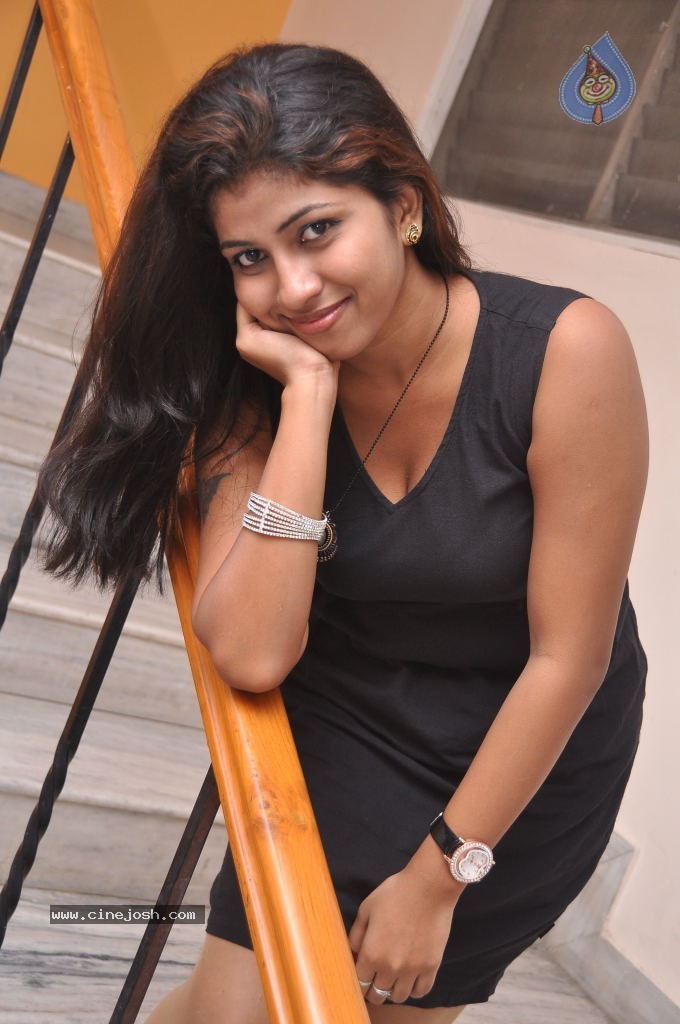 Geethanjali Hot Stills - 5 / 100 photos