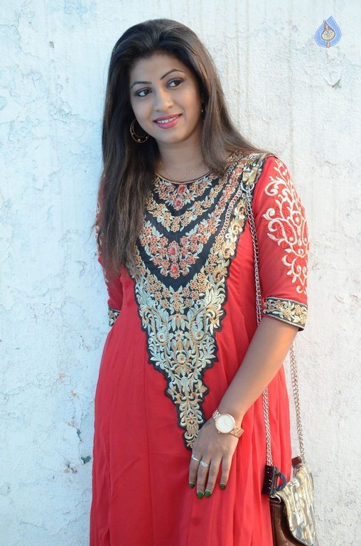 Geethanjali Latest Pics - 23 / 29 photos