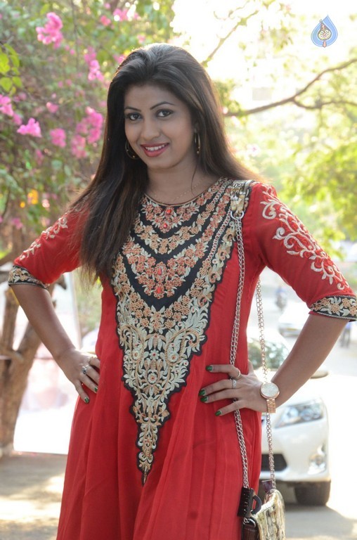 Geethanjali Latest Pics - 24 / 29 photos