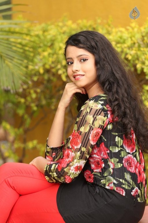 Geethanjali New Photos - 2 / 42 photos