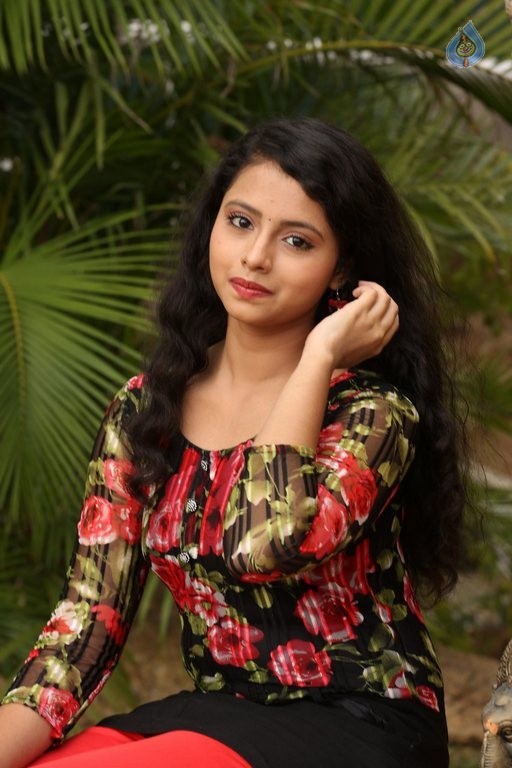 Geethanjali New Photos - 27 / 42 photos
