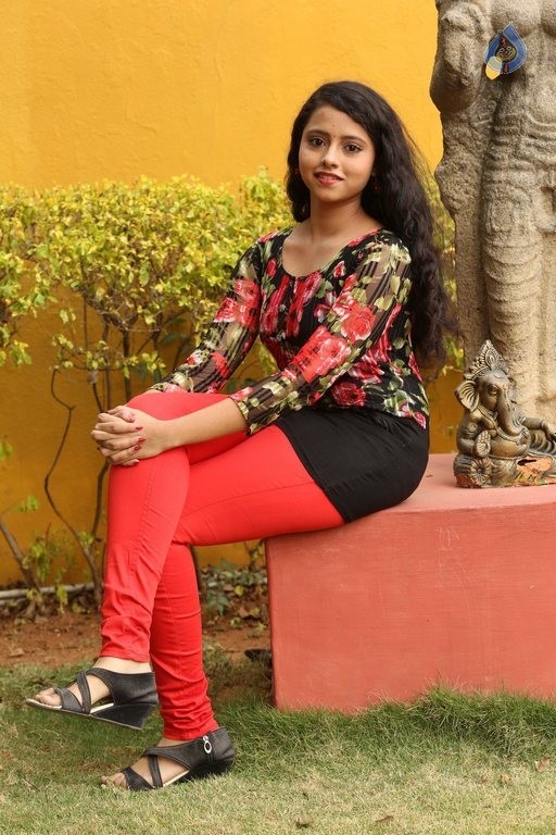 Geethanjali New Photos - 28 / 42 photos