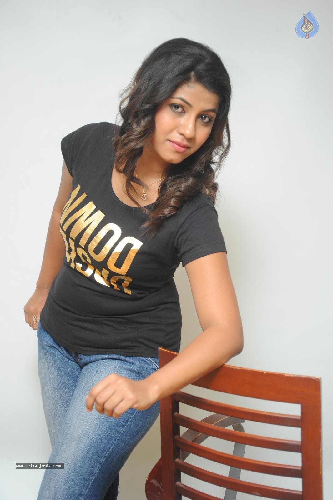 Geethanjali New Stills - 55 / 90 photos