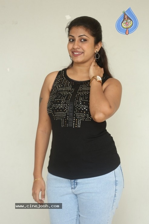 Geethanjali Photos - 7 / 21 photos