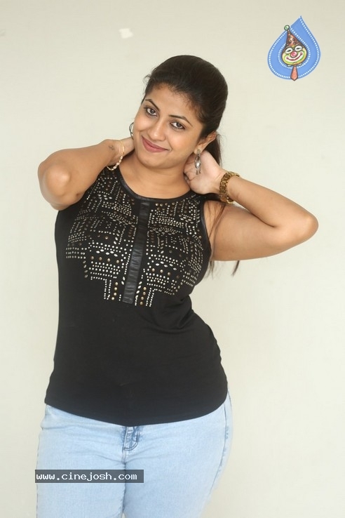 Geethanjali Photos - 8 / 21 photos