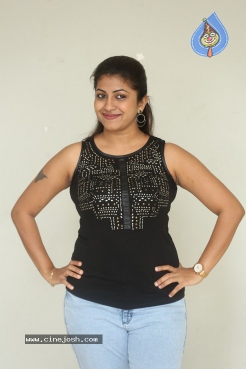 Geethanjali Photos - 14 / 21 photos