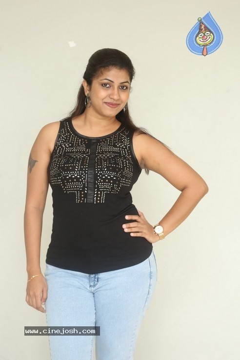 Geethanjali Photos - 19 / 21 photos