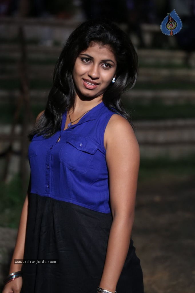 Geethanjali Stills - 17 / 48 photos