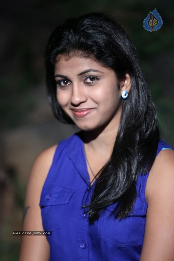 Geethanjali Stills - 29 / 48 photos