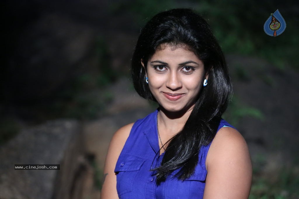 Geethanjali Stills - 31 / 48 photos