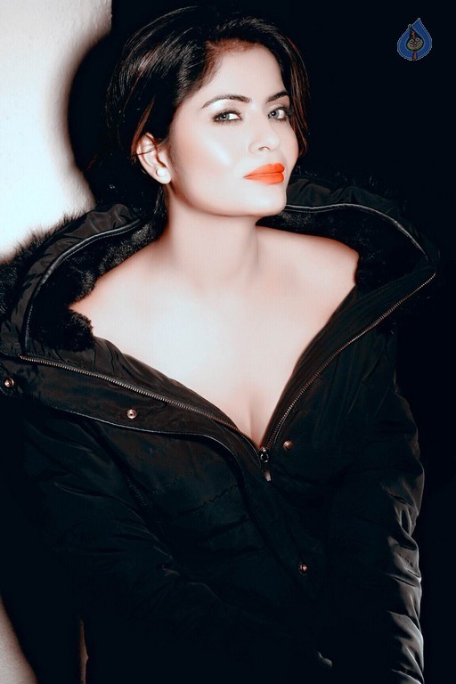 Gehana Vasisth Latest Photos - 21 / 28 photos