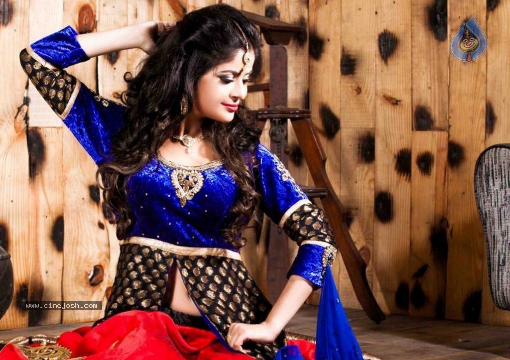 Gehana Vasisth New Pics - 24 / 44 photos