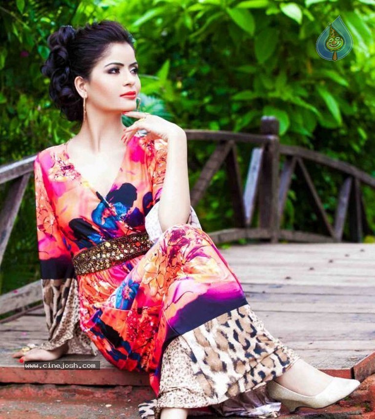 Gehana Vasisth New Pics - 26 / 44 photos