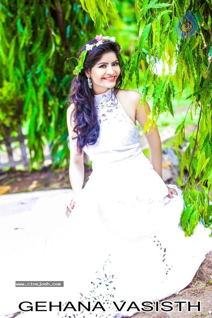 Gehana Vasisth New Pics - 27 / 44 photos