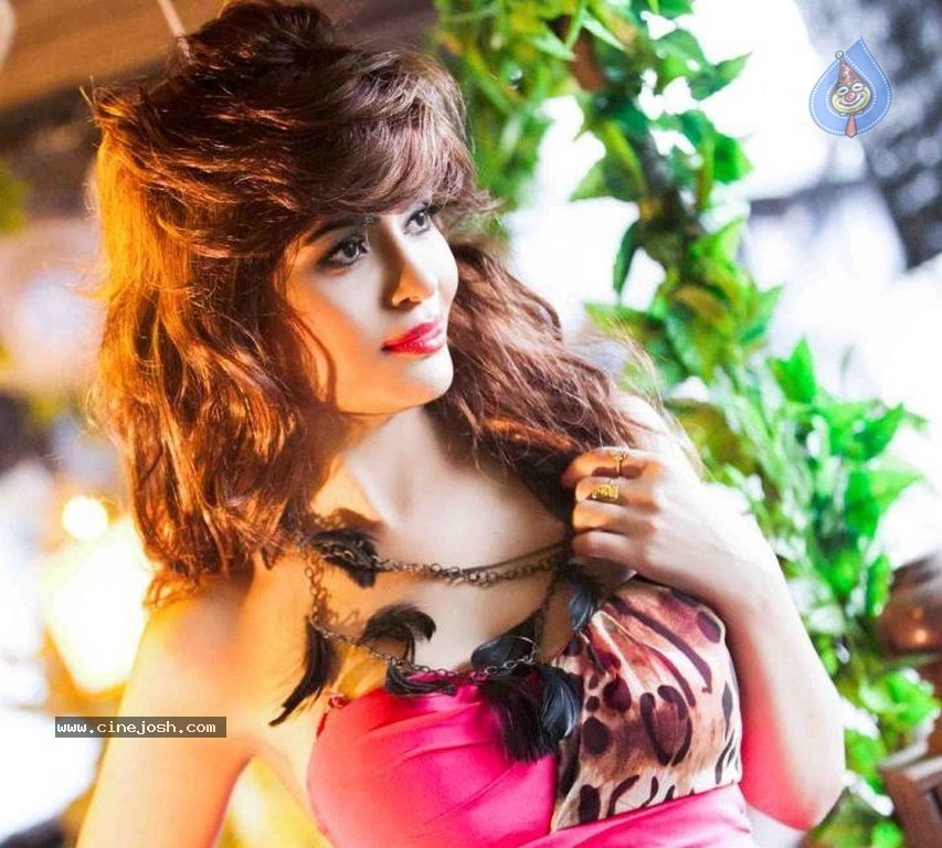 Gehana Vasisth New Pics - 29 / 44 photos
