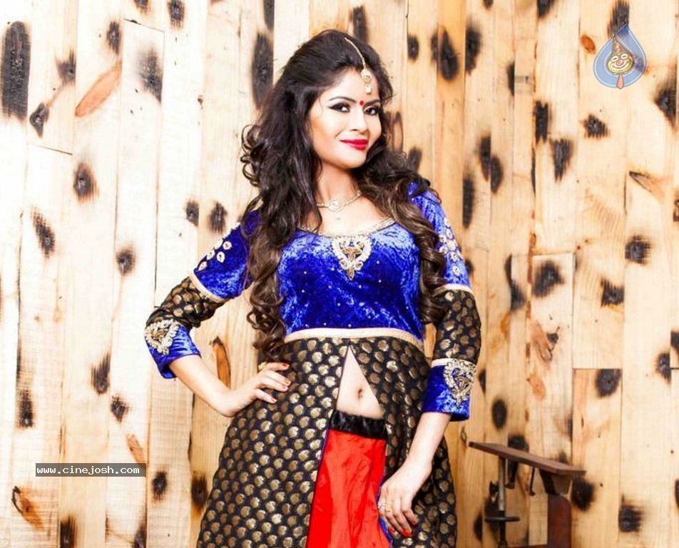 Gehana Vasisth New Pics - 30 / 44 photos