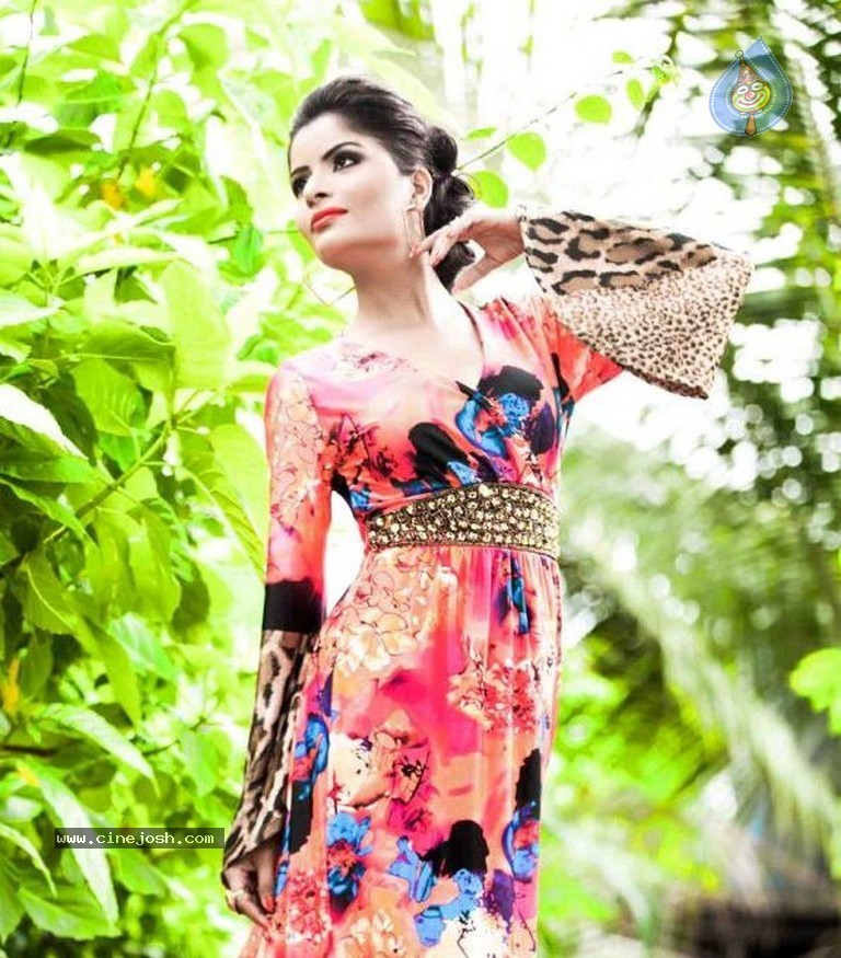 Gehana Vasisth New Pics - 34 / 44 photos
