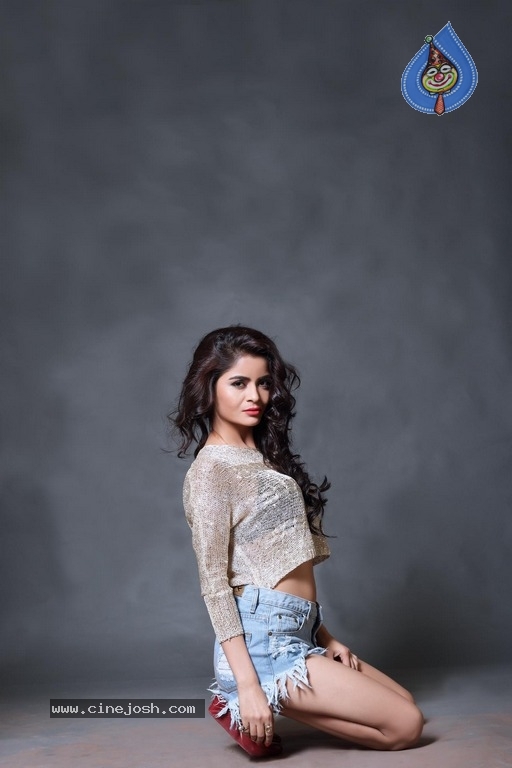 Gehana Vasisth Photoshoot Stills - 27 / 34 photos