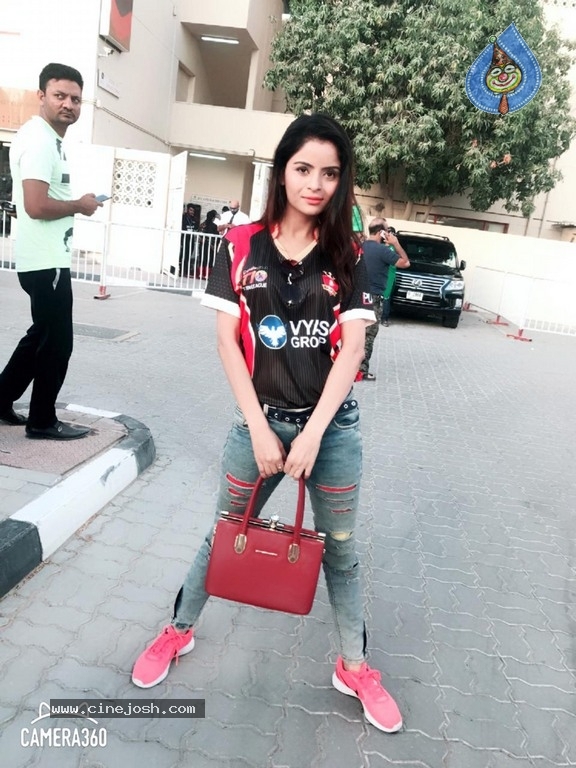 Gehana Vasisth Stills - 16 / 20 photos