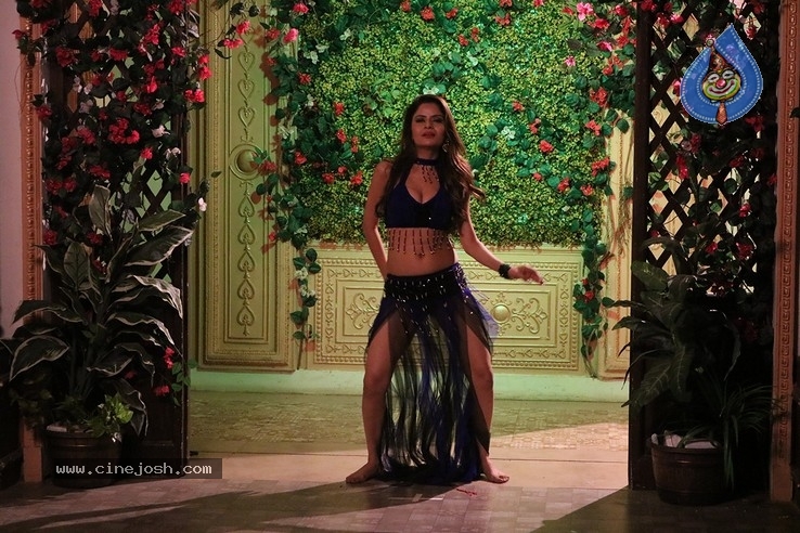 Gehana Vasisth in Arabic Song  - 5 / 21 photos