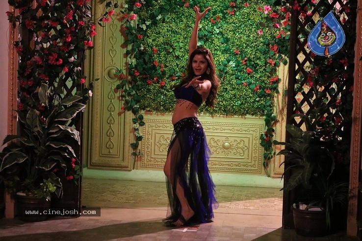 Gehana Vasisth in Arabic Song  - 14 / 21 photos
