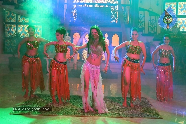 Gehana Vasisth in Arabic Song  - 17 / 21 photos