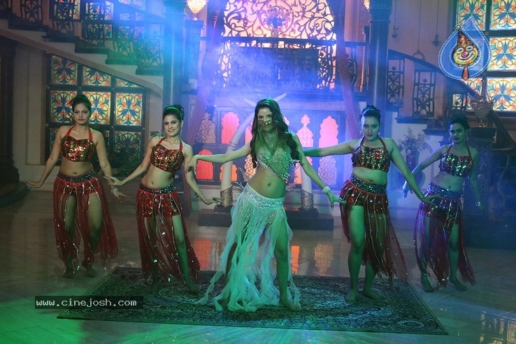 Gehana Vasisth in Arabic Song  - 19 / 21 photos