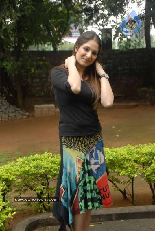 Gowri Munjal Latest Stills - 25 / 51 photos