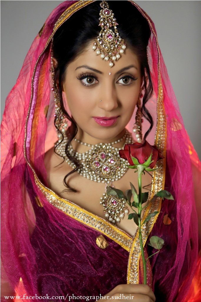 Gurleen Chopra New Photos - 1 / 20 photos
