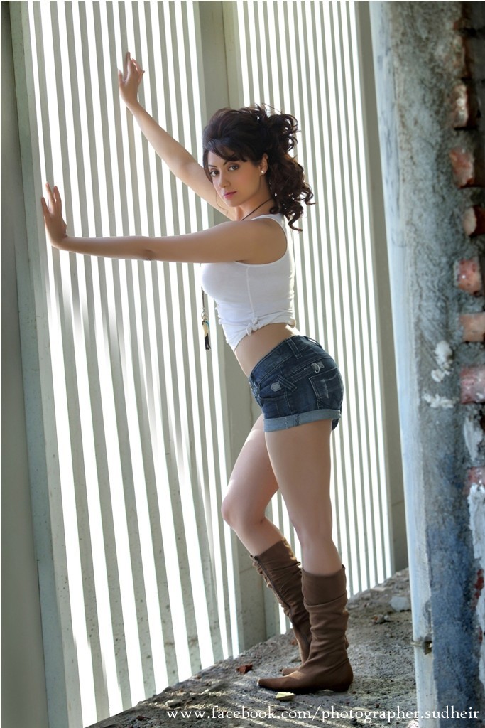 Gurleen Chopra New Photos - 2 / 20 photos