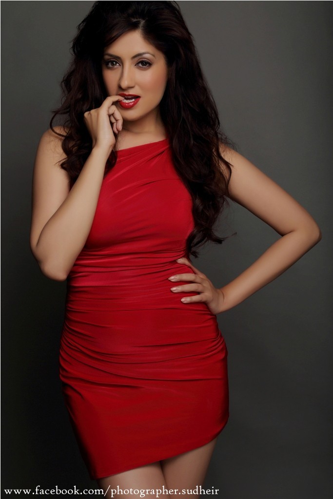 Gurleen Chopra New Photos - 13 / 20 photos