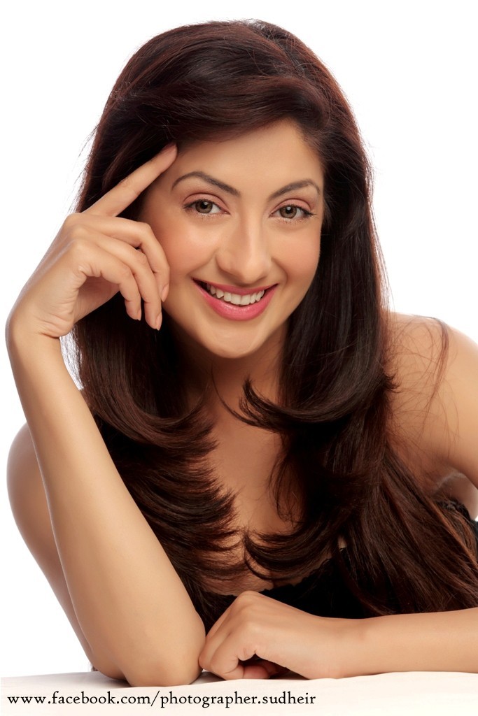 Gurleen Chopra New Photos - 15 / 20 photos