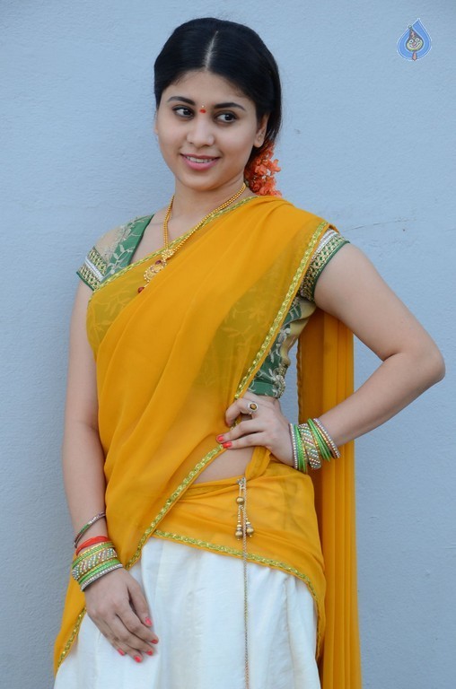Hamidha Pics - 32 / 32 photos