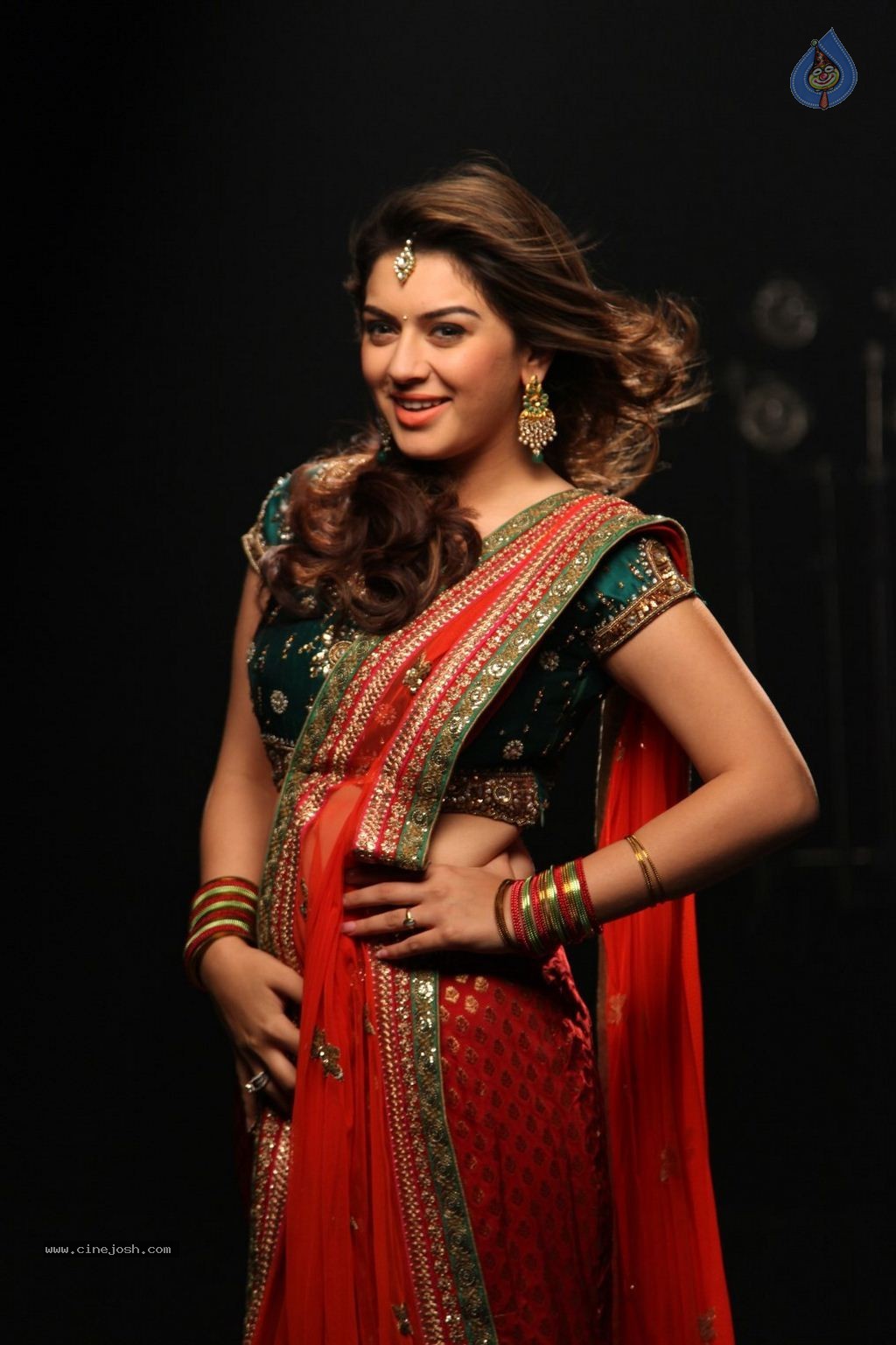 Hansika New Pics - 8 / 28 photos