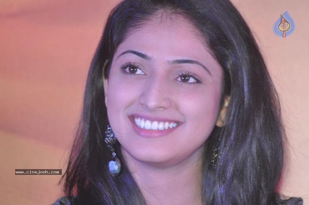 Hari Priya Latest Stills - 10 / 58 photos