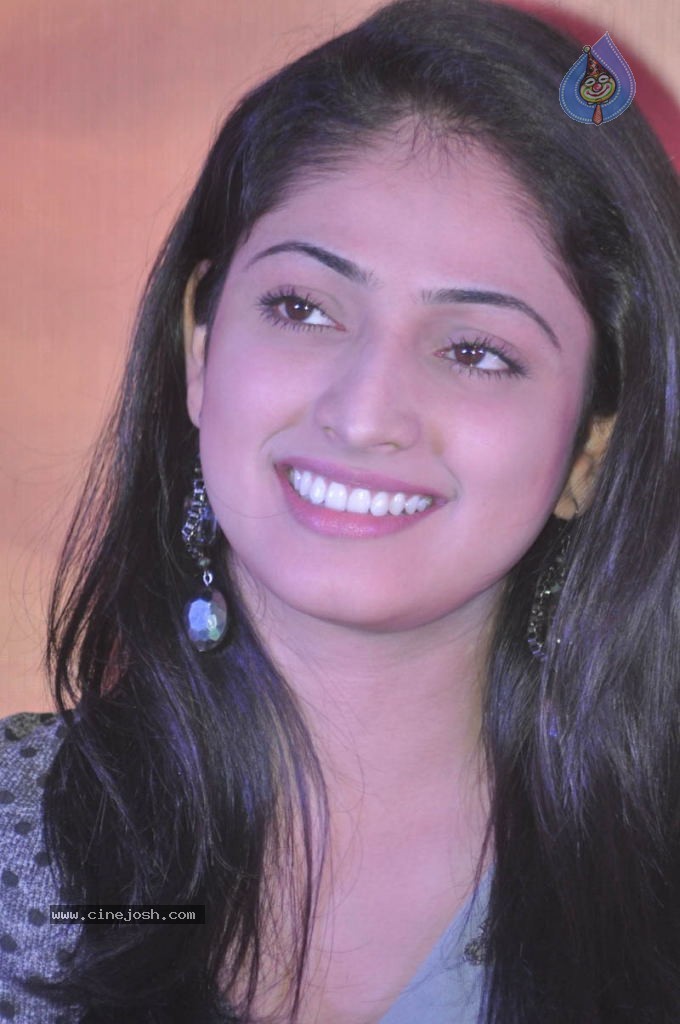 Hari Priya Latest Stills - 25 / 58 photos