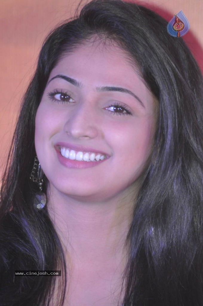 Hari Priya Latest Stills - 28 / 58 photos