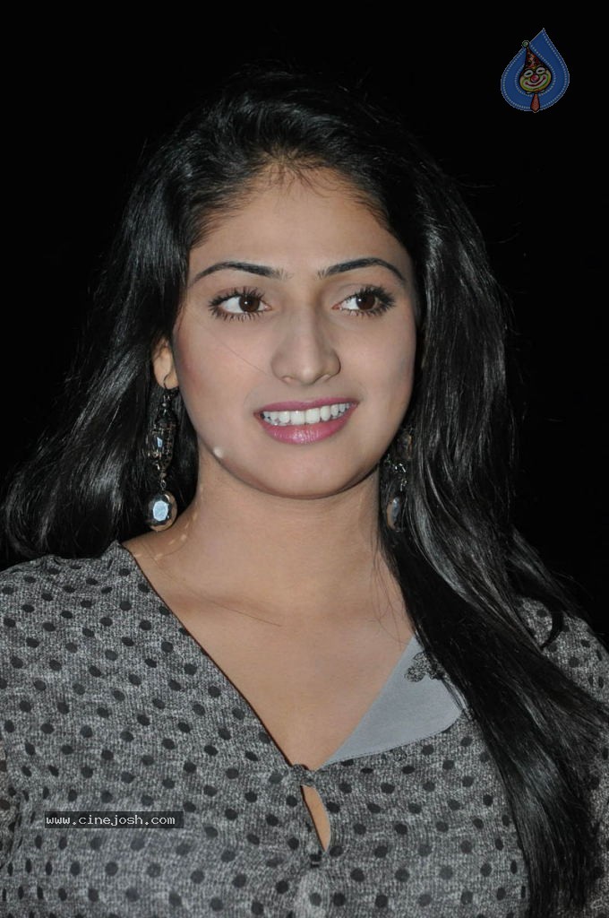 Hari Priya Latest Stills - 32 / 58 photos