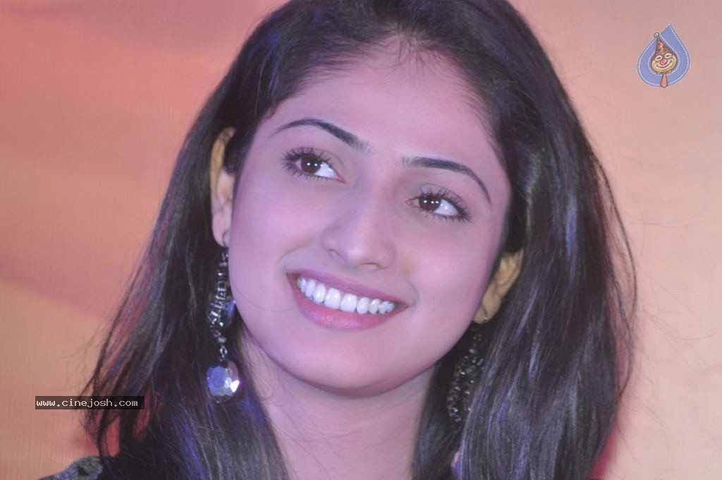 Hari Priya Latest Stills - 33 / 58 photos