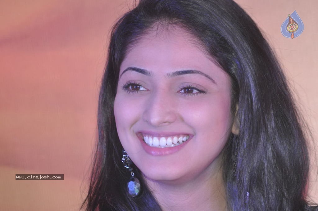 Hari Priya Latest Stills - 38 / 58 photos