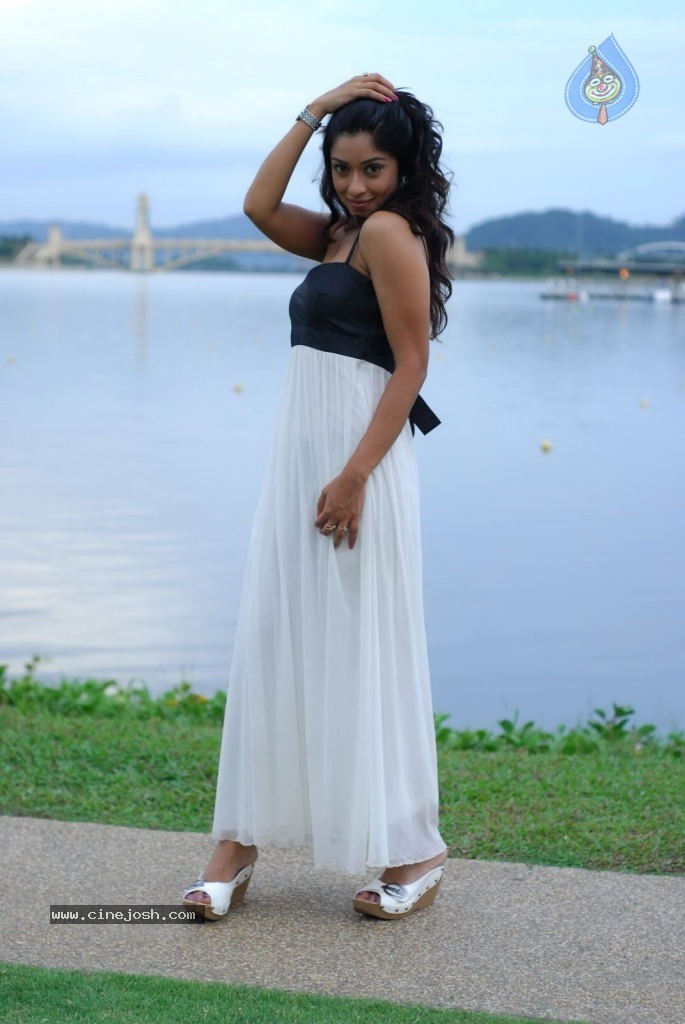 Harika New Gallery - 59 / 65 photos