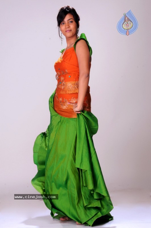  Harika Stills - 5 / 21 photos